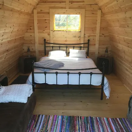 Captivating 1-Bed Pod In Passais-Villages Ferienhaus